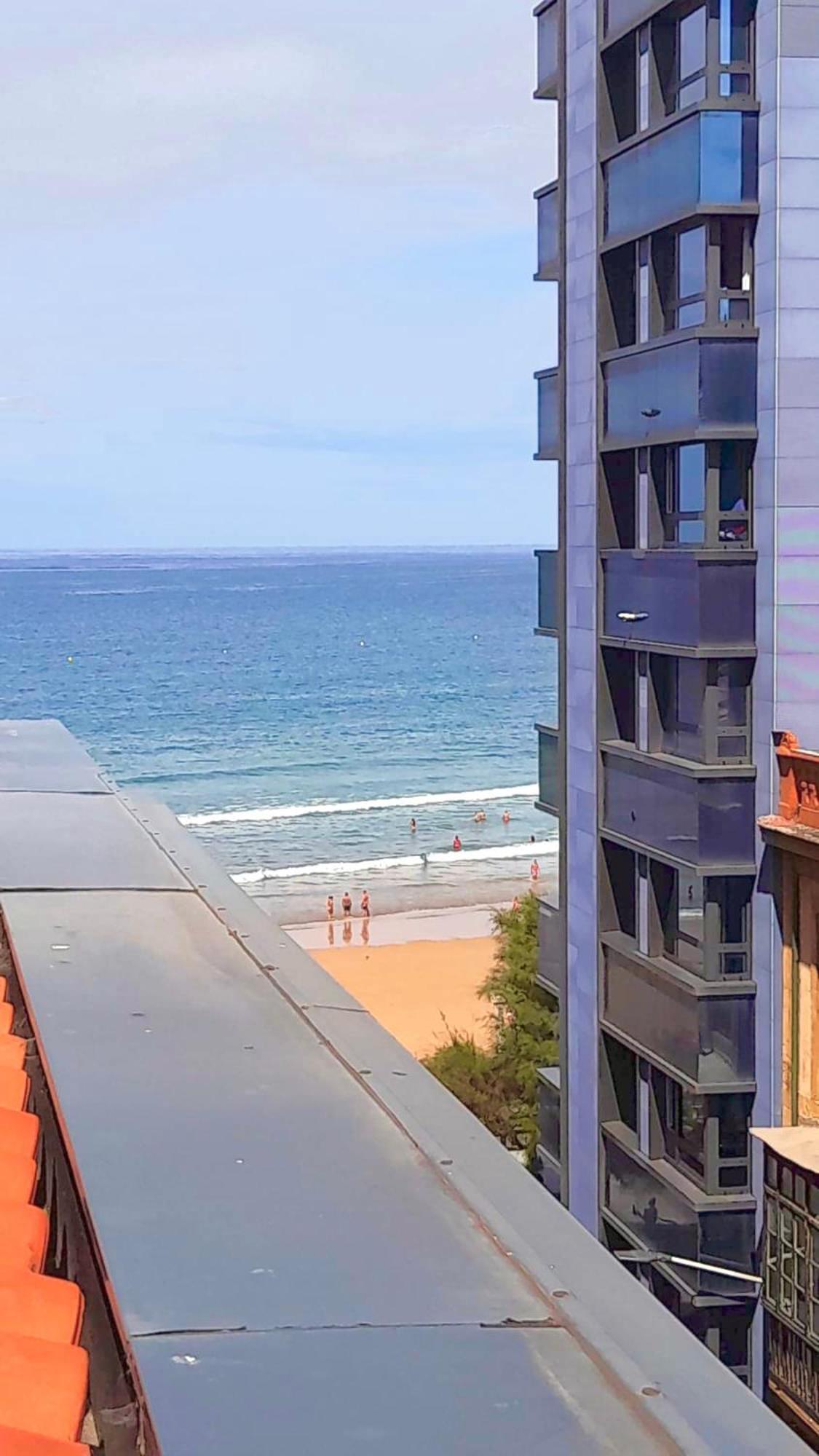Atico Con Terraza En Playa De San Lorenzo Gijón Exterior foto